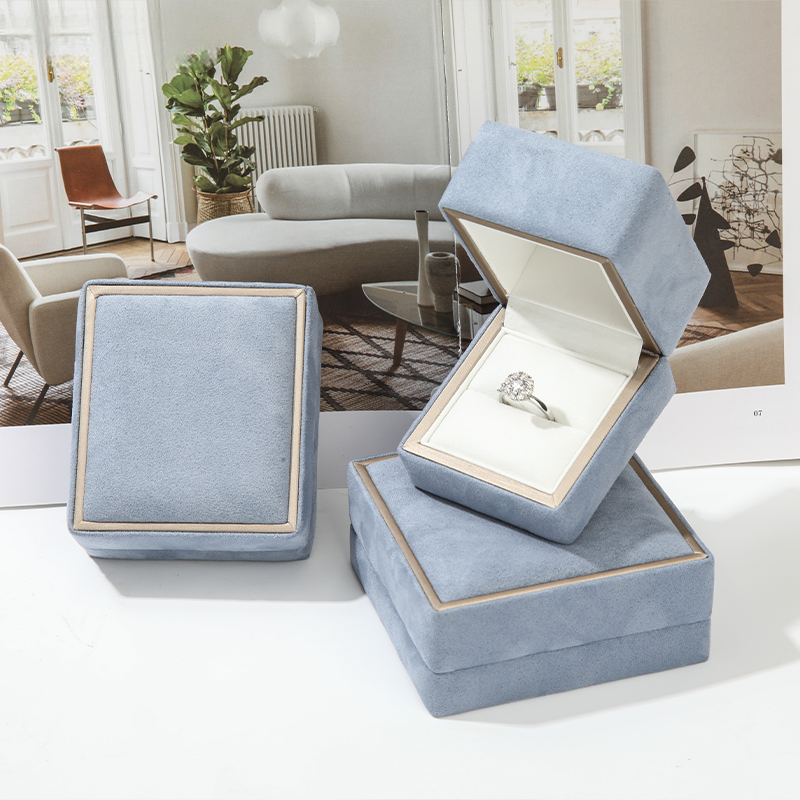 Custom Velvet Jewelry Box – Luxury Ring & Pendant Packaging